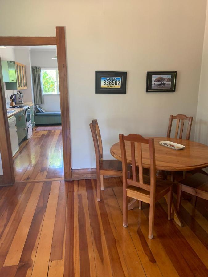 One Panama Villa Martinborough Eksteriør billede